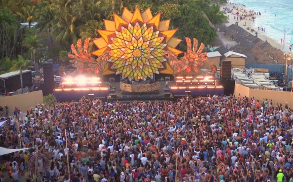 Fashion festivals in Uruguay, Sunsets and PESF, implant the easyGOband smart bracelet