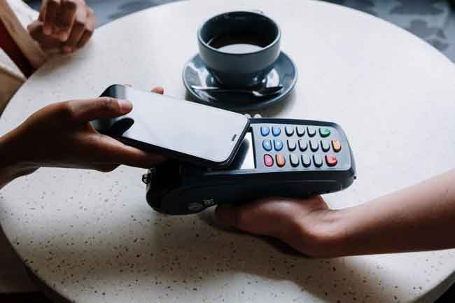 New habits in payment methods in Spain 2023: the era of the card and the smartphone.